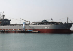 الحاق پایگاه شناوری «کردستان» و ناوشکن «سهند» به نیروی دریایی ارتش