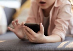 مسدودسازی دسترسی به چت باتهای هوش مصنوعی برای نوجوانان اروپایی