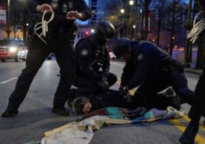 آمار وحشتناک حقوق بشر آمریکایی فقط در یکسال؛ پلیس فقط ۲روز آدم نکشت!